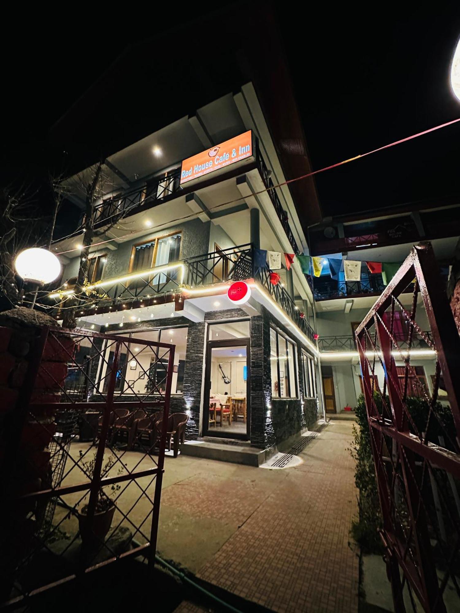 Red House Cafe And Inn Manāli Esterno foto